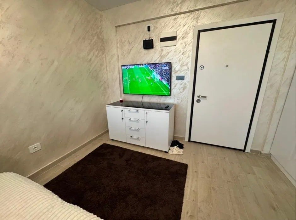 Închiriez apartament