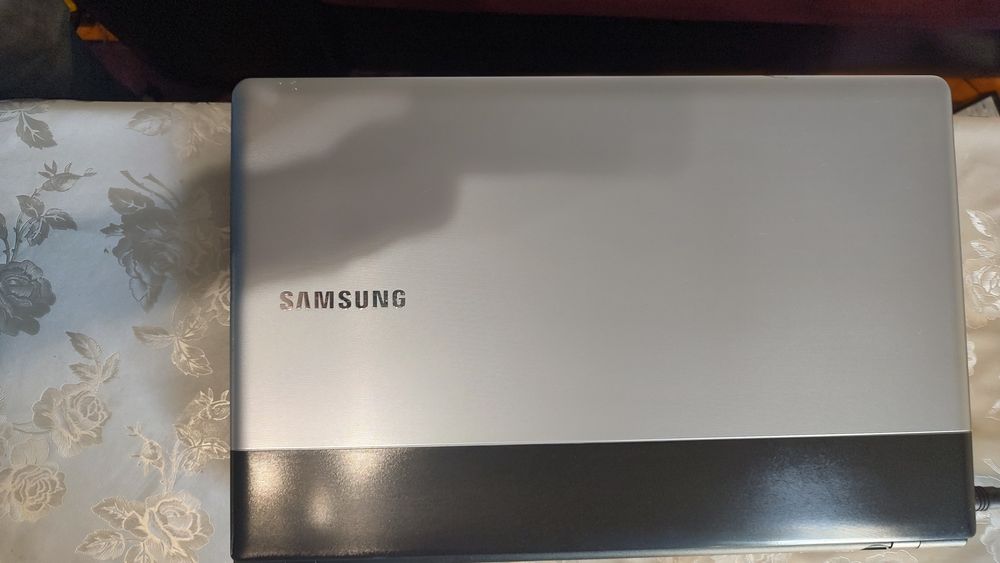 Лаптоп  Samsung NP300E5X