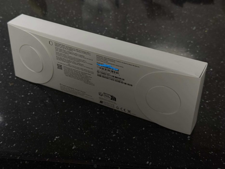 Apple Watch Series 11 [LTE | 42 | SIGILAT | GARANTIE] GPS + Cellular, Carcasa Diamond Black Aluminiu 42mm SIGILAT, curea sport S/M 130-190mm