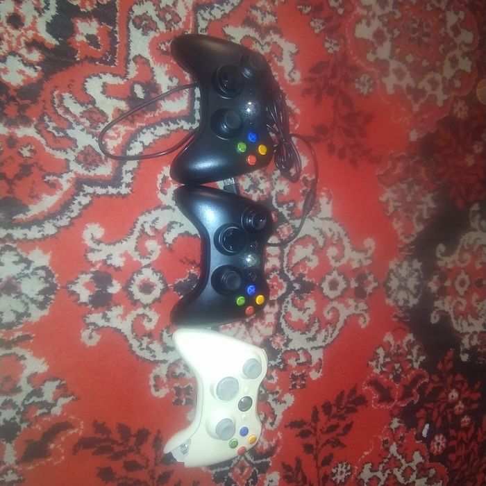 Срочно продам Xbox 360 (LT 3.0)

Отличная при