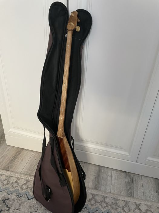 Домбыра в отличном состоянии + чехол