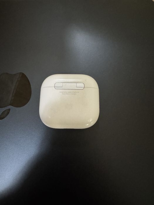 AirPods 4 в гаранция Активна шумоизолация