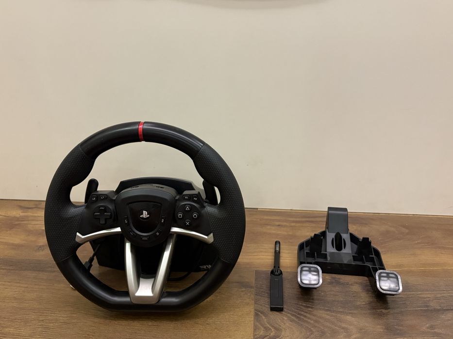 Продавам волан “HORI Racing Wheel APEX (RWA), модел SPF-004U. На снимката е версията за PS5 / PS4 / PC. “