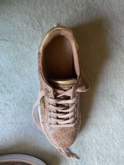 Маратонки Guess Нови !!!