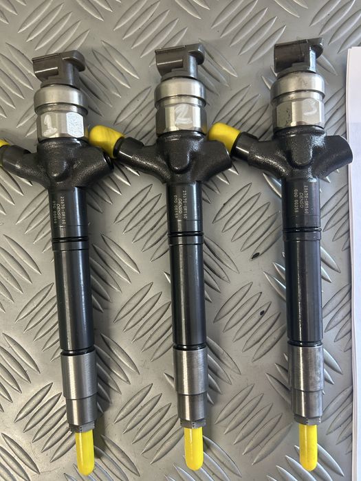 Дюзи за тойота авенсис 2,2д4д 150кс/duzi za toyota avensis 2,2 d4d 150