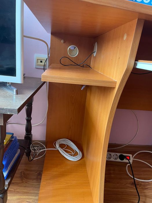 Масивно дървено Бюро, добре запазено