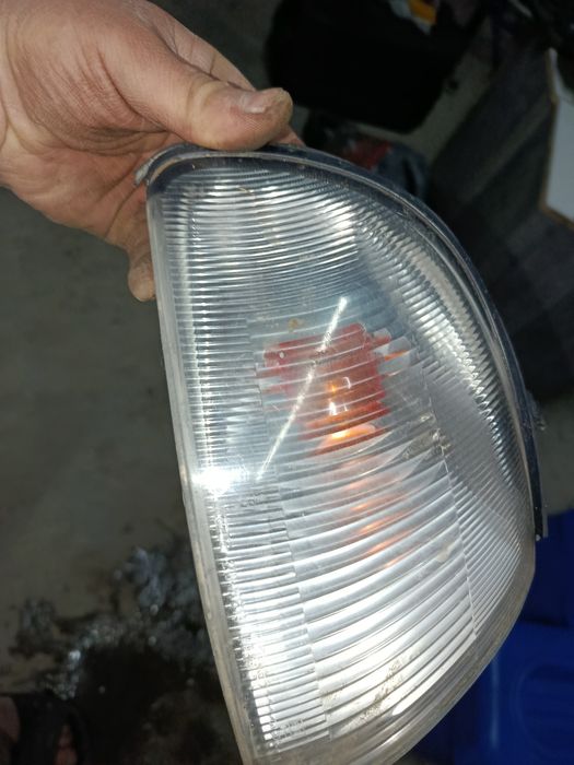 Продам поворотник Таета Королла