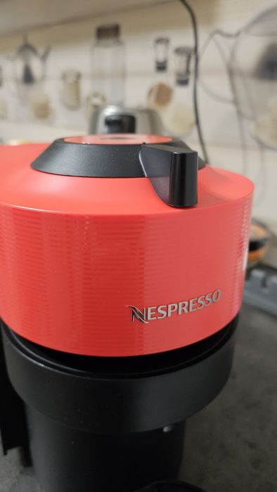 Vand aparat de cafea Nespresso Vertuo Pop Rosu
