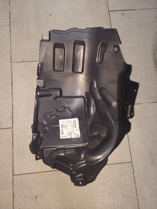 Carenaj roata fata Mercedes