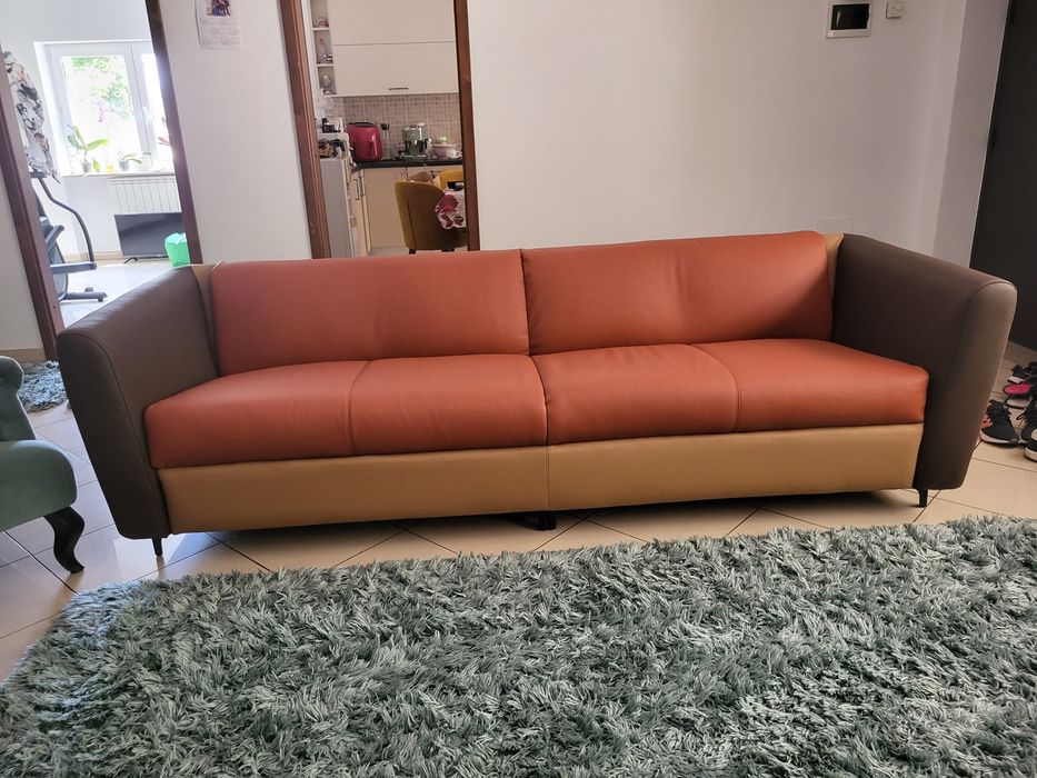 Vand set 2 canapele din piele naturala, foarte putin folosite