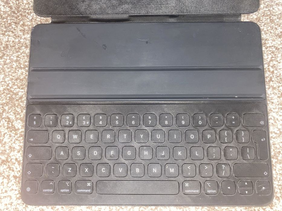 iPad husa smart folio cu tastatura A2039