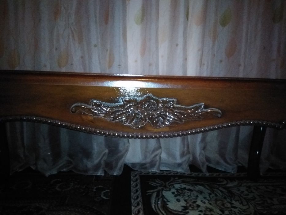 Диван кресло ва мехмонхона столи.