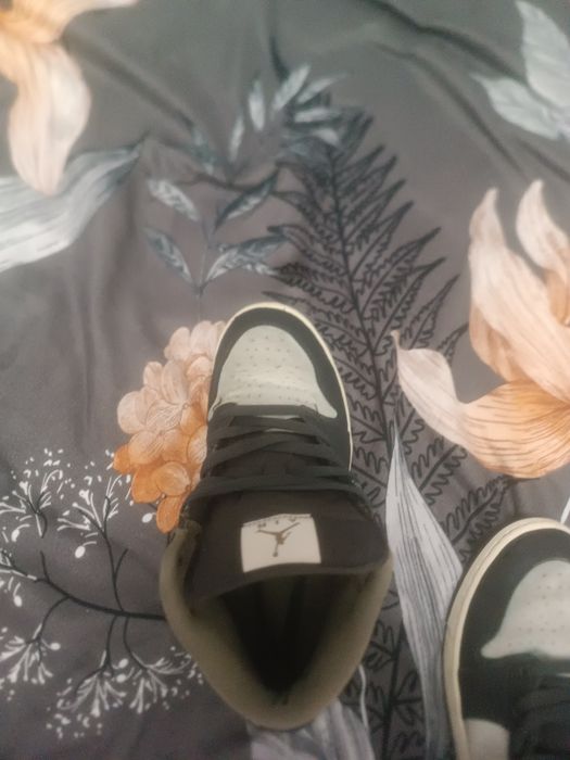 Jordan 1 Mid mărimea 40 miau rămas mici  nu prea i-am purtat