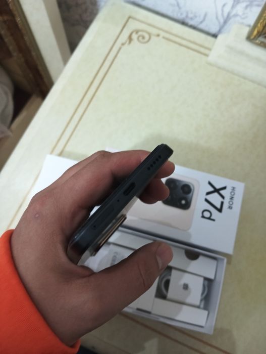 Honor X7D 8/256 Pochti Yengi