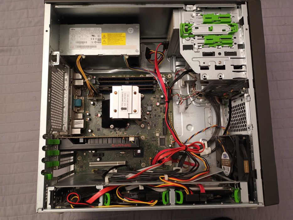 PC Gaming  Fujitsu | Xeon E3 (i7) | 32GB RAM | SSD + 1TB HDD | RX 550