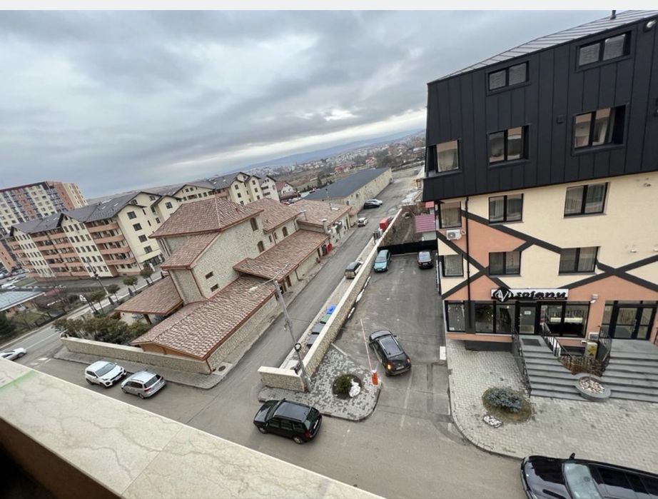 Persoana fizica . Inchiriez 2 apartamente in cartier visoianu unul cu 1 camera 300 e si unul cu 2 camere 350 e mai multe detalii la telefon