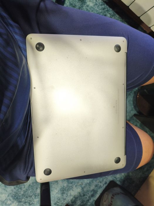 Продам MacBook air 2012