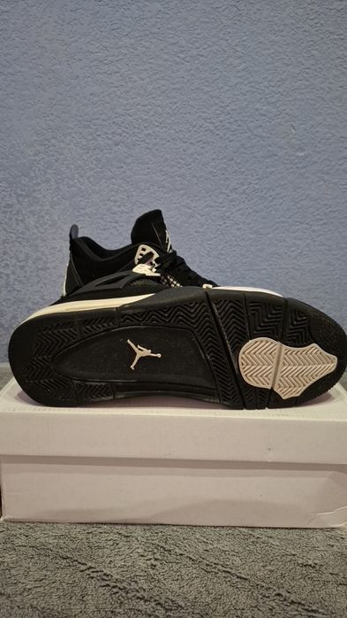 Air Jordan 4 White Thunder