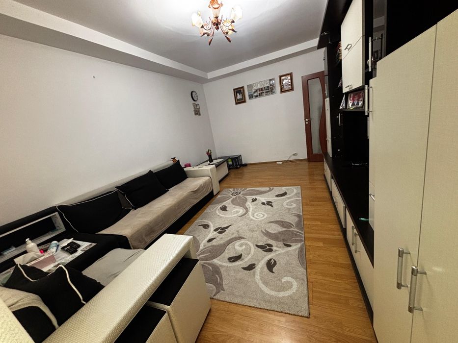 De vânzare apartament 4 camere