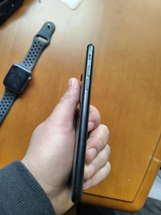 Iphone SE 2020 година