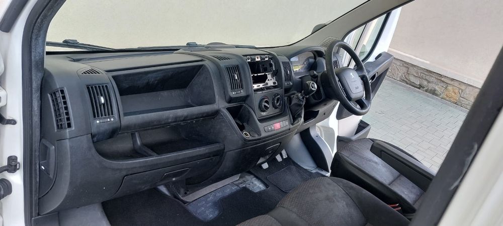 Peugeot Boxer din 2016 motor 2.2 diesel Volan pe dreapta Anglia