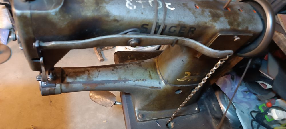 Mașina de  cusut Singer pentru marochinărie