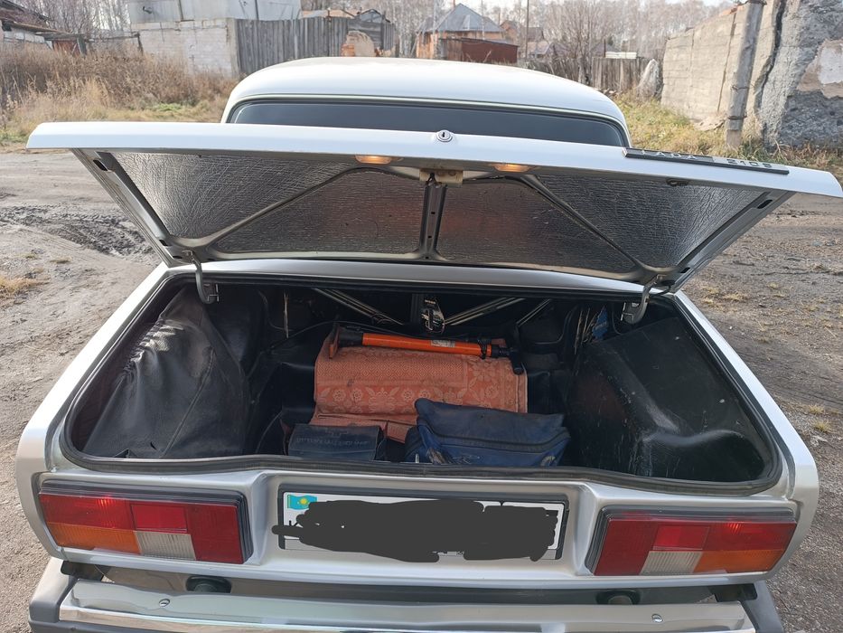 Автомобиль ваз 2105