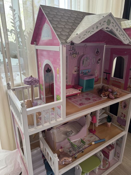 Продам кукольный домик