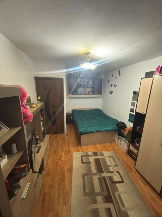 Închiriez garsoniera