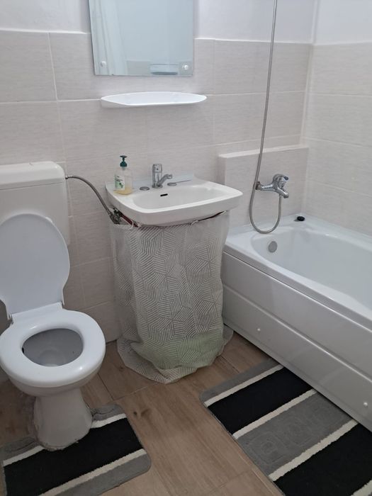Proprietar, închiriez apartament cu o cameră