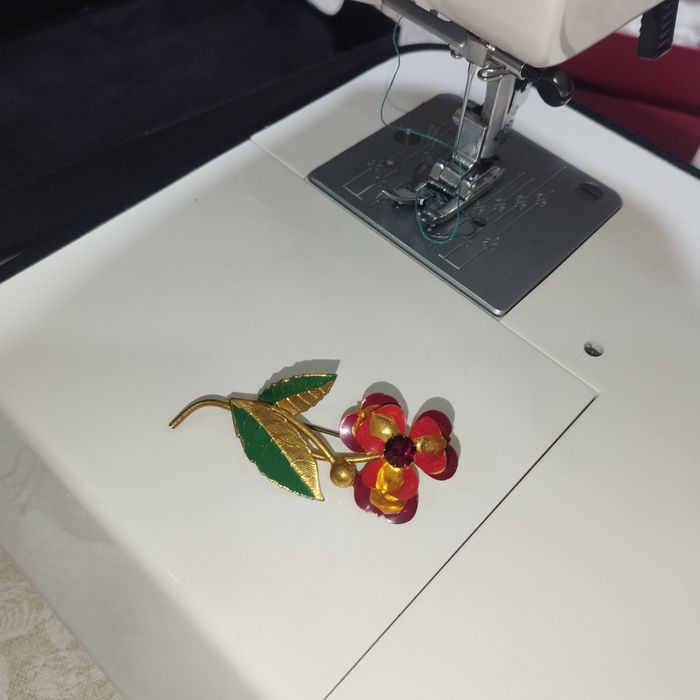 Винтажная брошь Чехия