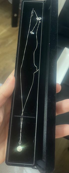 Lanț din platina avand un pandant cu diamant natural