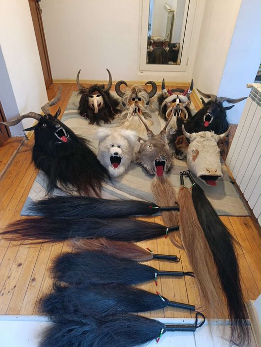 Изработвам кукерски маски по избор