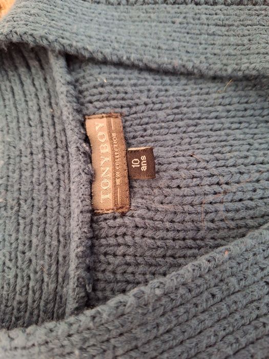 Cardigan/ Jerseu baieti marimea 10 ani, max 2 purtari, ambele aproape noi, 20 lei buc, se vand impreuna la 40 lei
