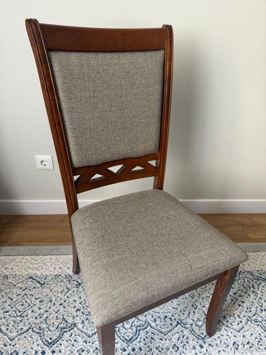 Стол с 14 стулями