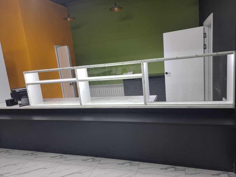 Продам выставочный прилавок раздаточный