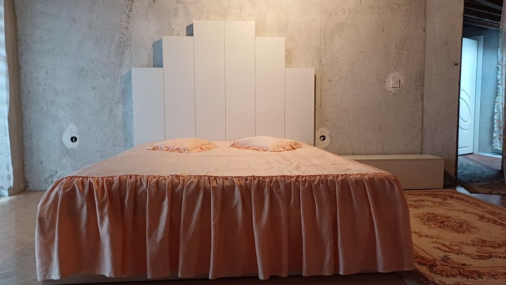 Спалня с матрак .