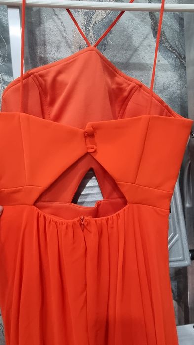 Продам красивое нарядное платье , новое