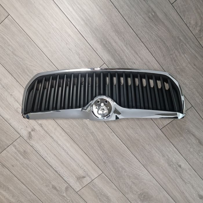 Grila cromata bara fata / radiator / capota Skoda Superb 2  2008-2013