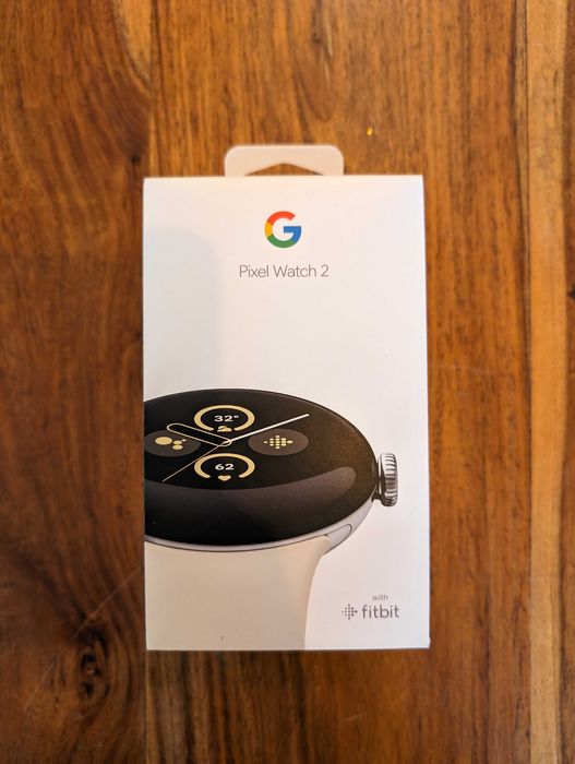 Google Pixel Watch 2, чисто нов смарт часовник, сребърен, Wi-Fi, Fitbit, каишка "порцелан"
