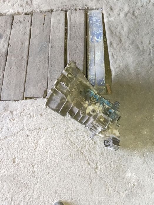 Запчасти на мерседес 124