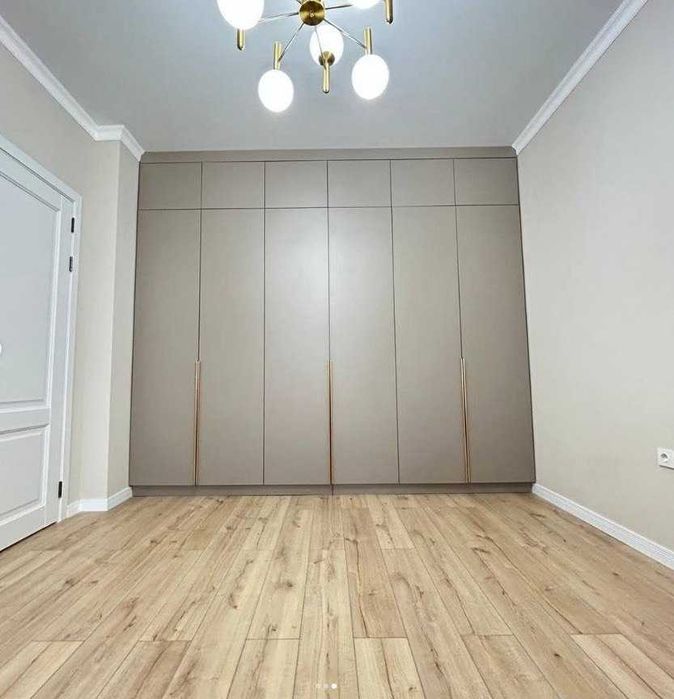 Ламинат,плинтуса,двери,галтели