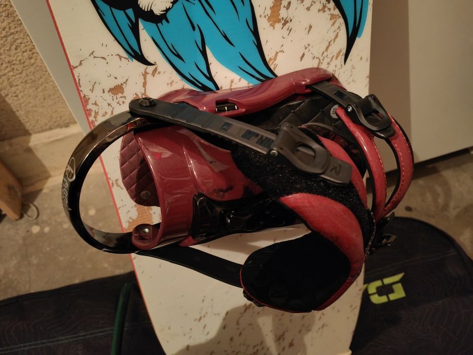 Сноуборд и автомати Росиньол