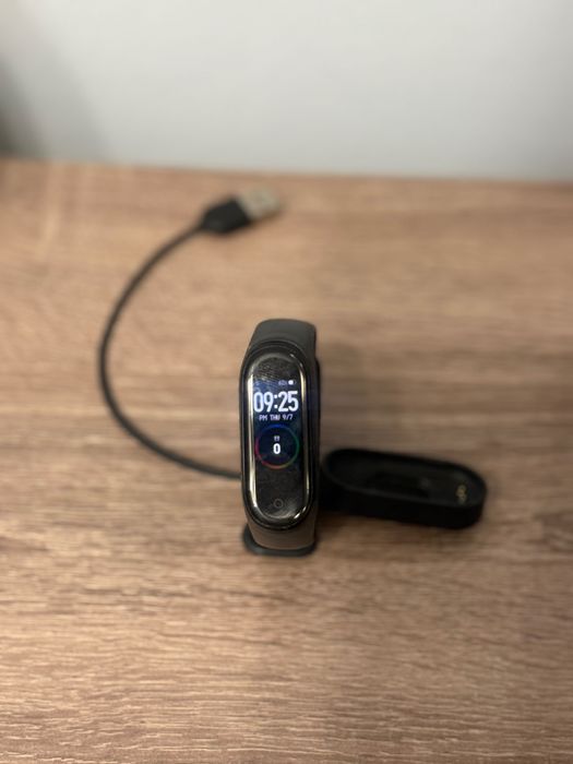Фитнес браслет Mi band 4