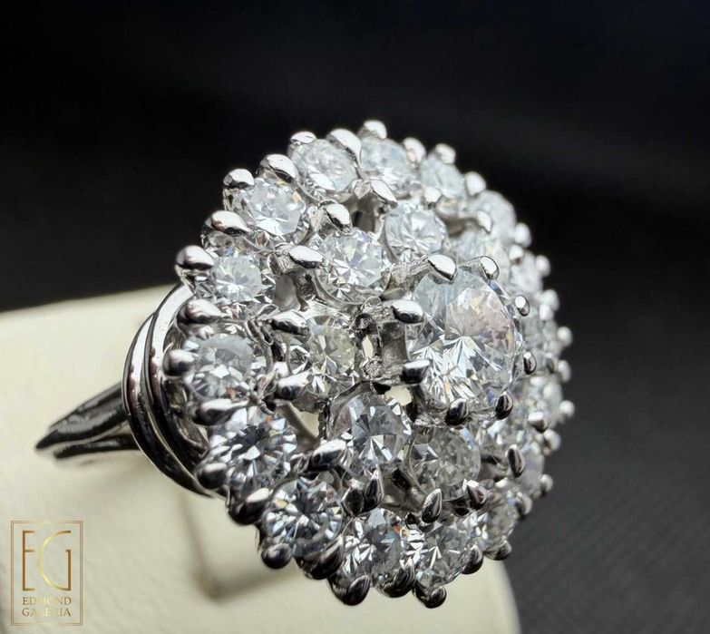 Inel din aur alb, decorat cu diamante