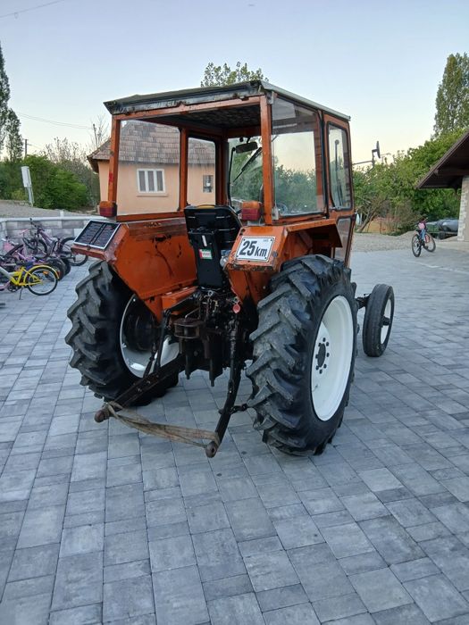 Tractor  utb 445