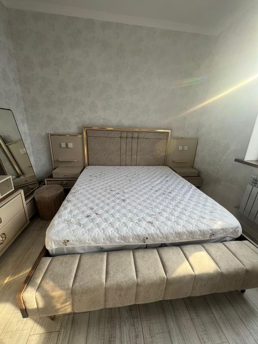 Спал. Ұзындығы 2м. 20см. 
Ені 1м. 90см.