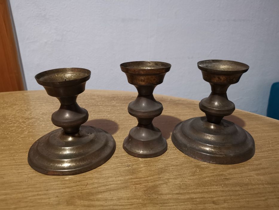 Свещници от месинг, ковано желязо, керамика, стъкло и др