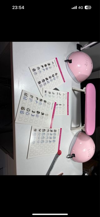 Accesorii unghii, tatuaje, carton invatare model