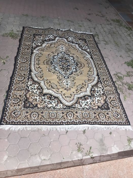 Продам б/у ковры